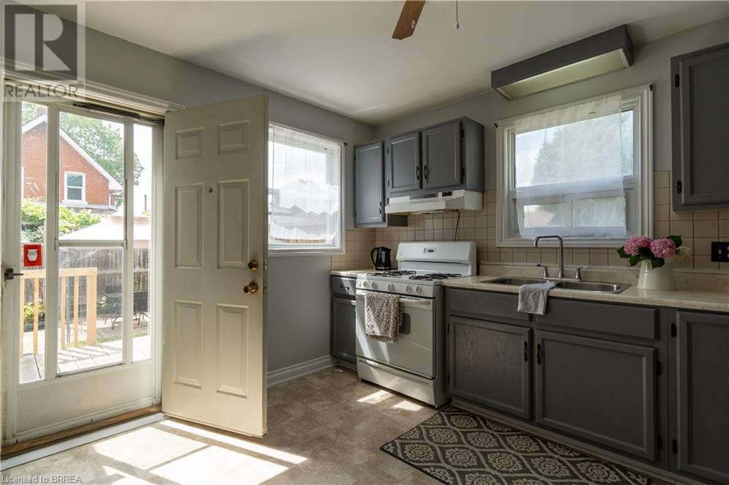 Photo 4 of 182 Durham Street, Brantford ON