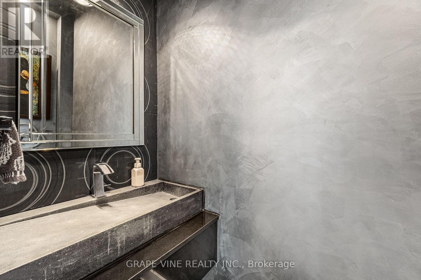Photo 4 of 315 Crestview Road, Ottawa ON