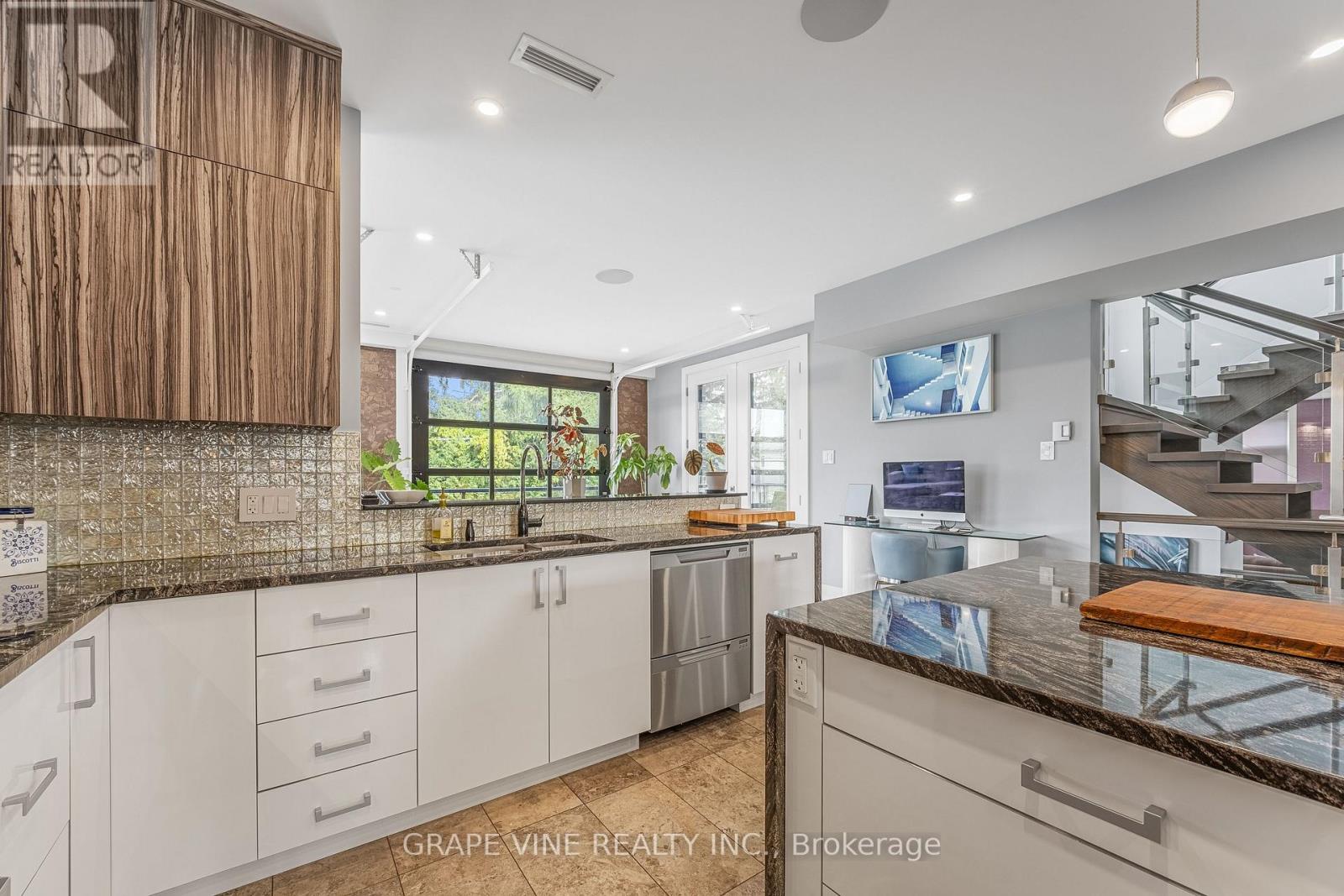 Photo 17 of 315 Crestview Road, Ottawa ON