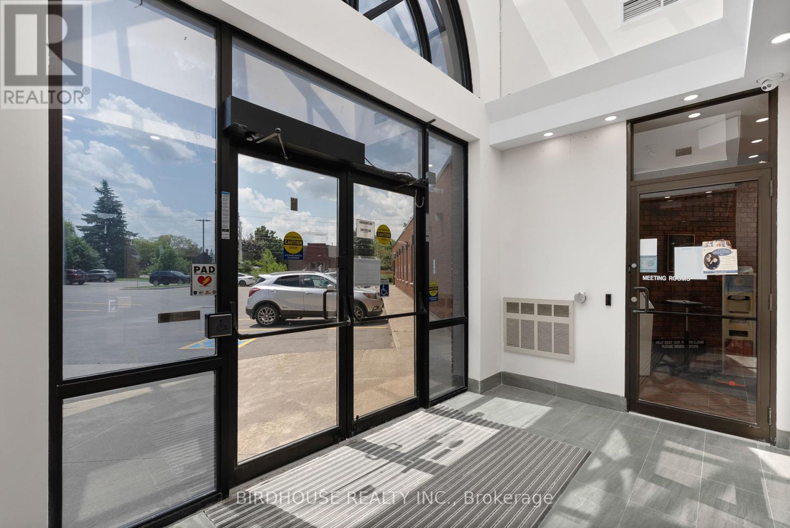 Photo 4 of 3 2200 Sqft 108 Angeline Street S, Kawartha Lakes ON