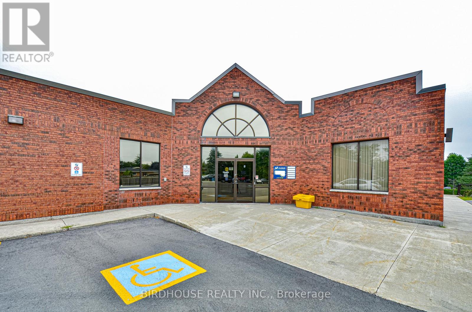 Photo 9 of 3 2200 Sqft 108 Angeline Street S, Kawartha Lakes ON
