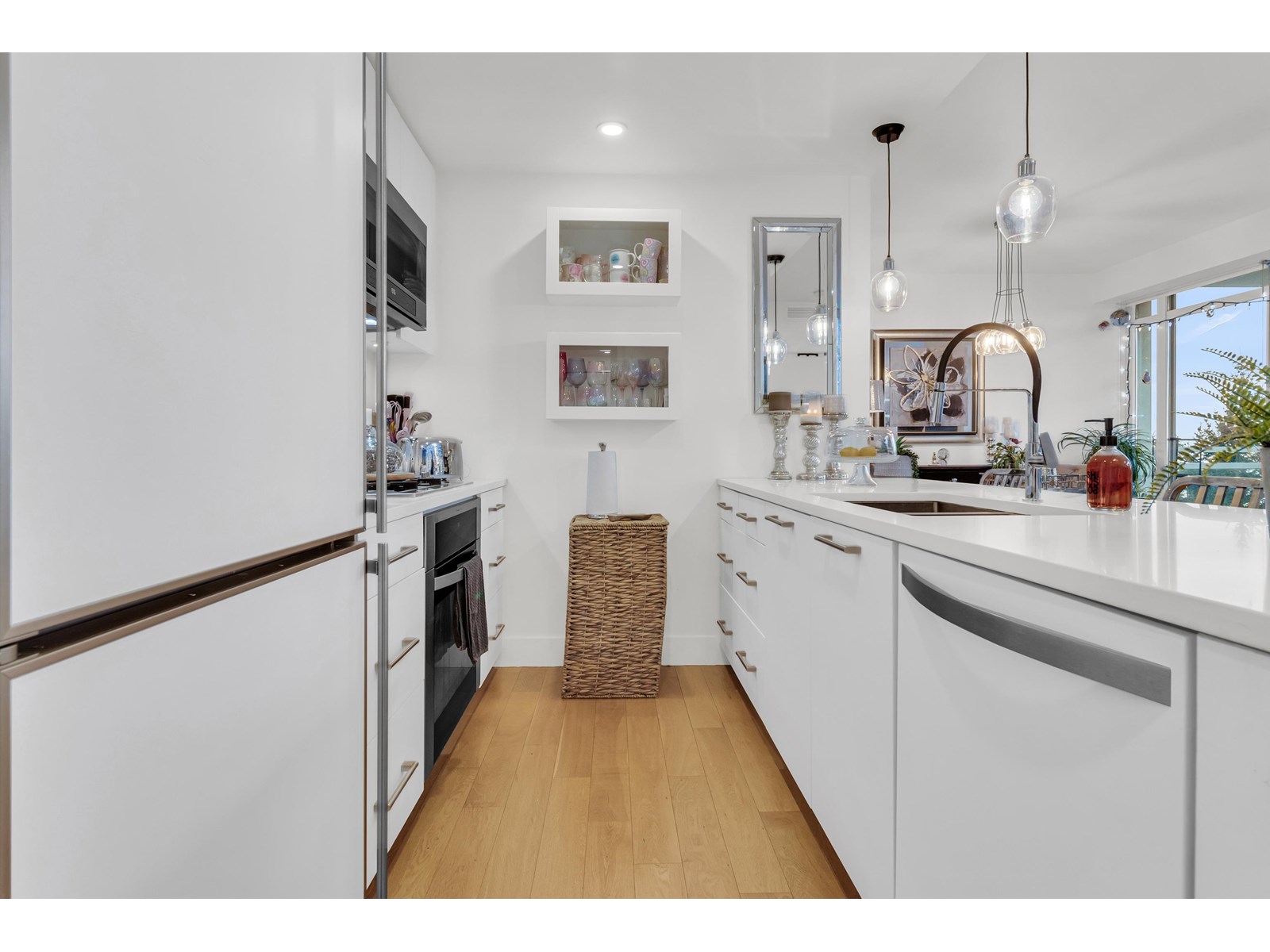 Photo 4 of 1203 15152 Russell Avenue, White Rock BC