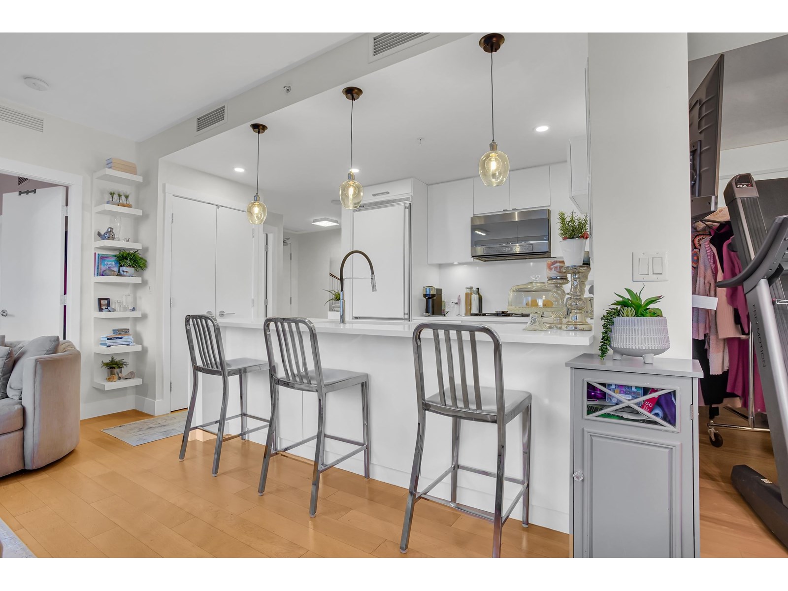 Photo 5 of 1203 15152 Russell Avenue, White Rock BC
