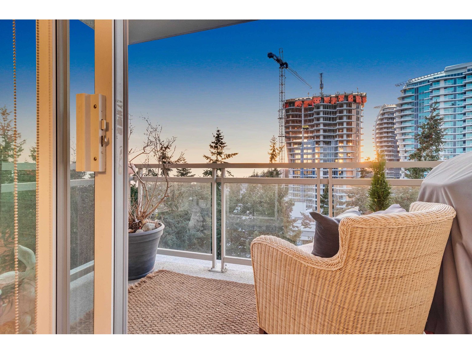Photo 15 of 1203 15152 Russell Avenue, White Rock BC