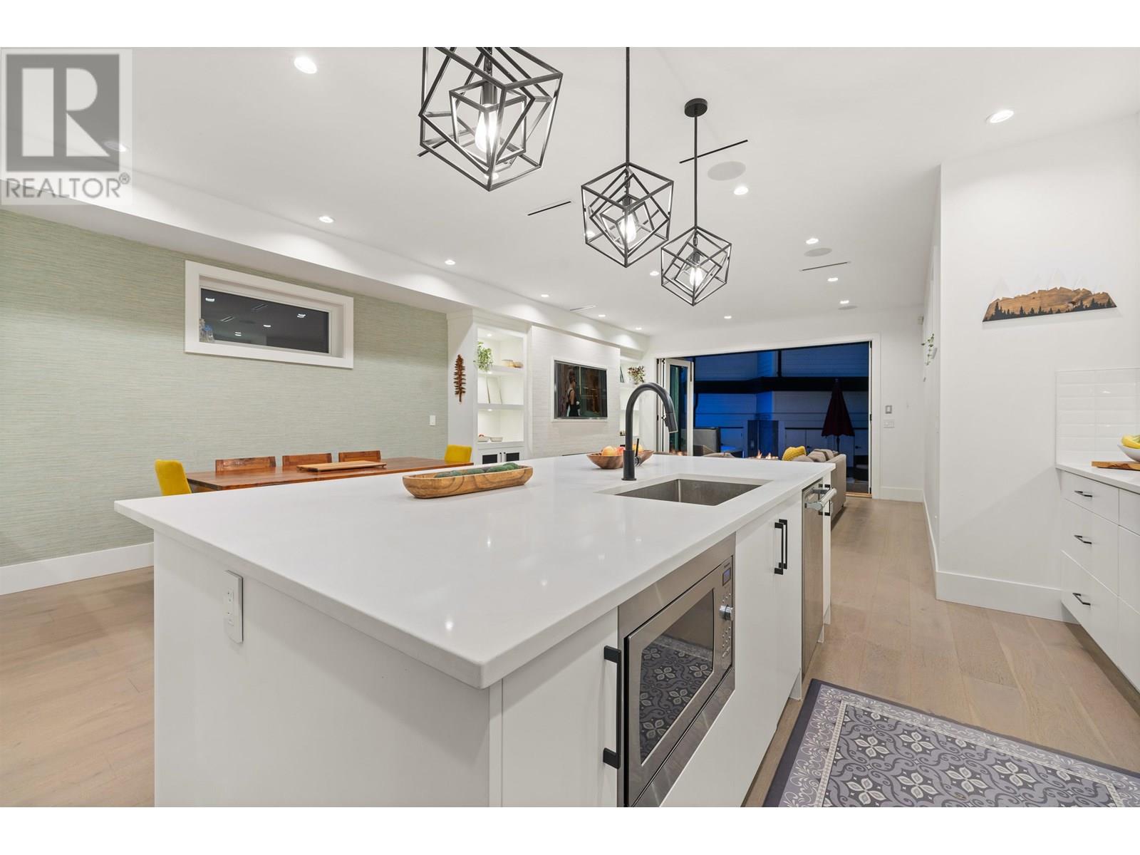Photo 5 of 336 E Keith Road, North Vancouver BC