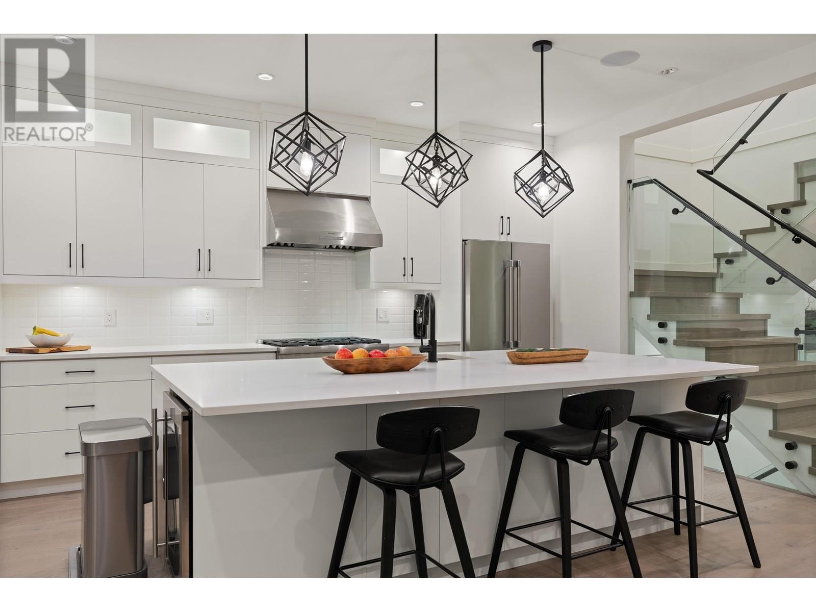 Photo 3 of 336 E Keith Road, North Vancouver BC