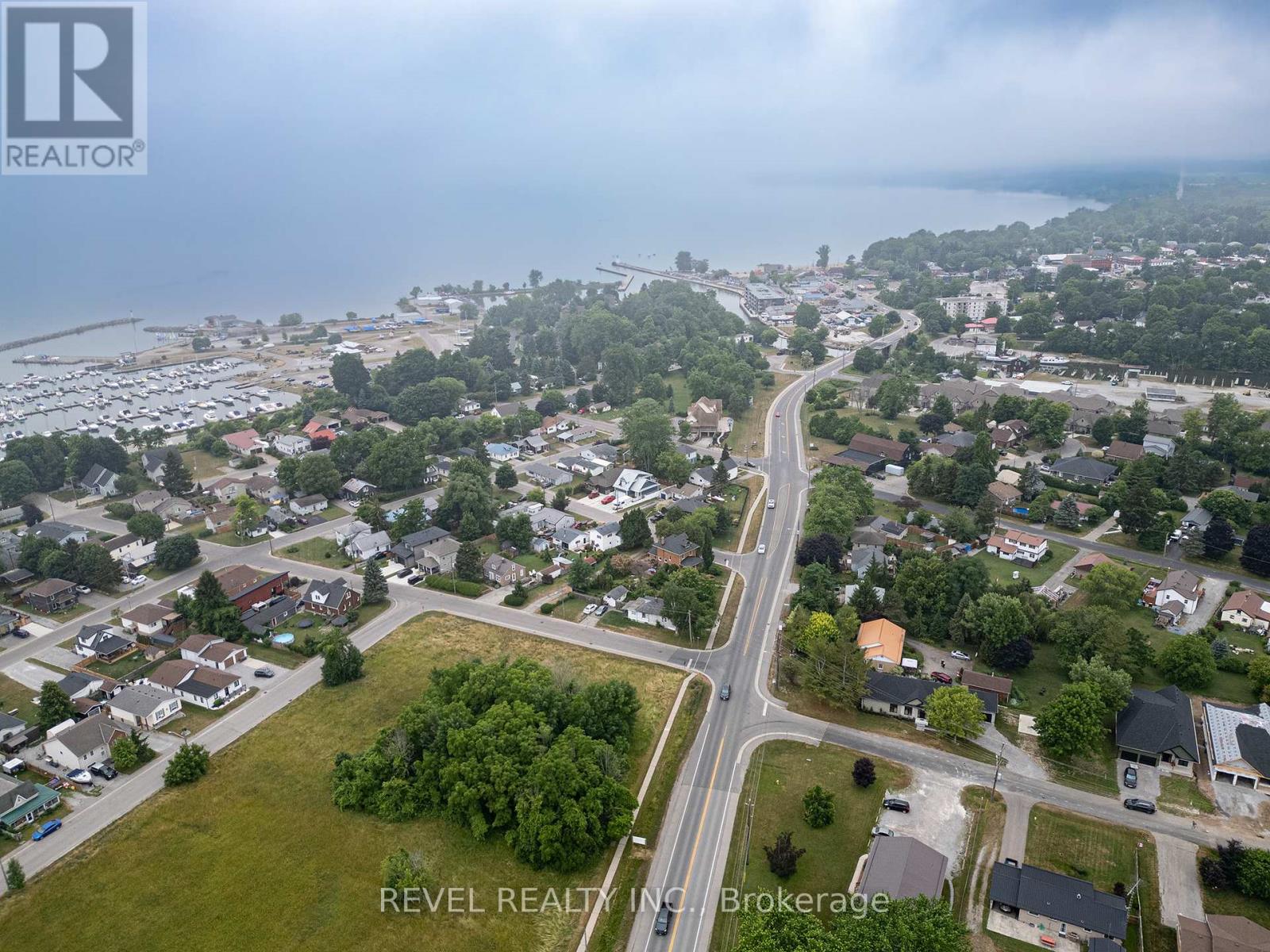 Photo 36 of 68 Hamilton Plank Road, Norfolk ON