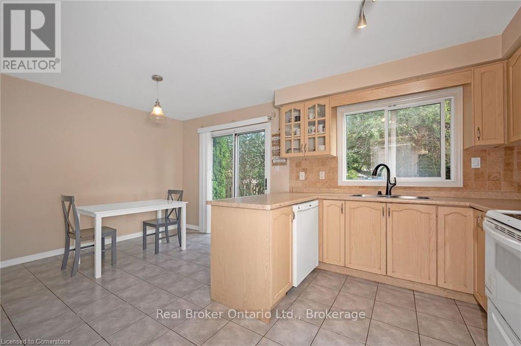 Photo 15 of 2189 Shorncliffe Boulevard, Oakville ON