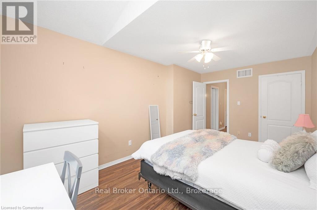 Photo 2 of 2189 Shorncliffe Boulevard, Oakville ON