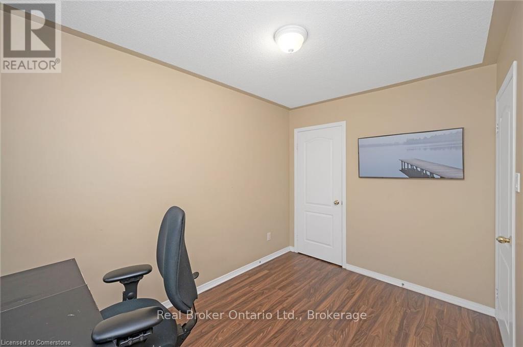 Photo 4 of 2189 Shorncliffe Boulevard, Oakville ON