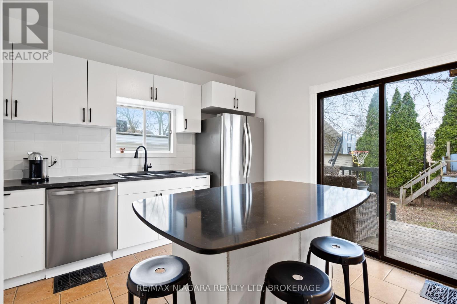 Photo 12 of 4761 Epworth Circle, Niagara Falls ON