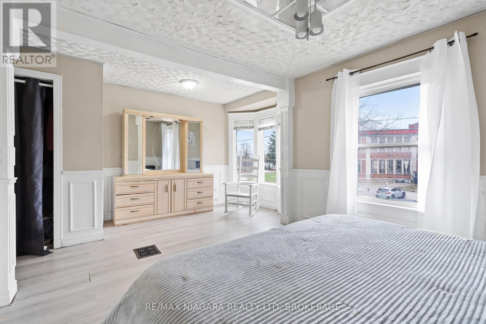 Photo 14 of 4761 Epworth Circle, Niagara Falls ON