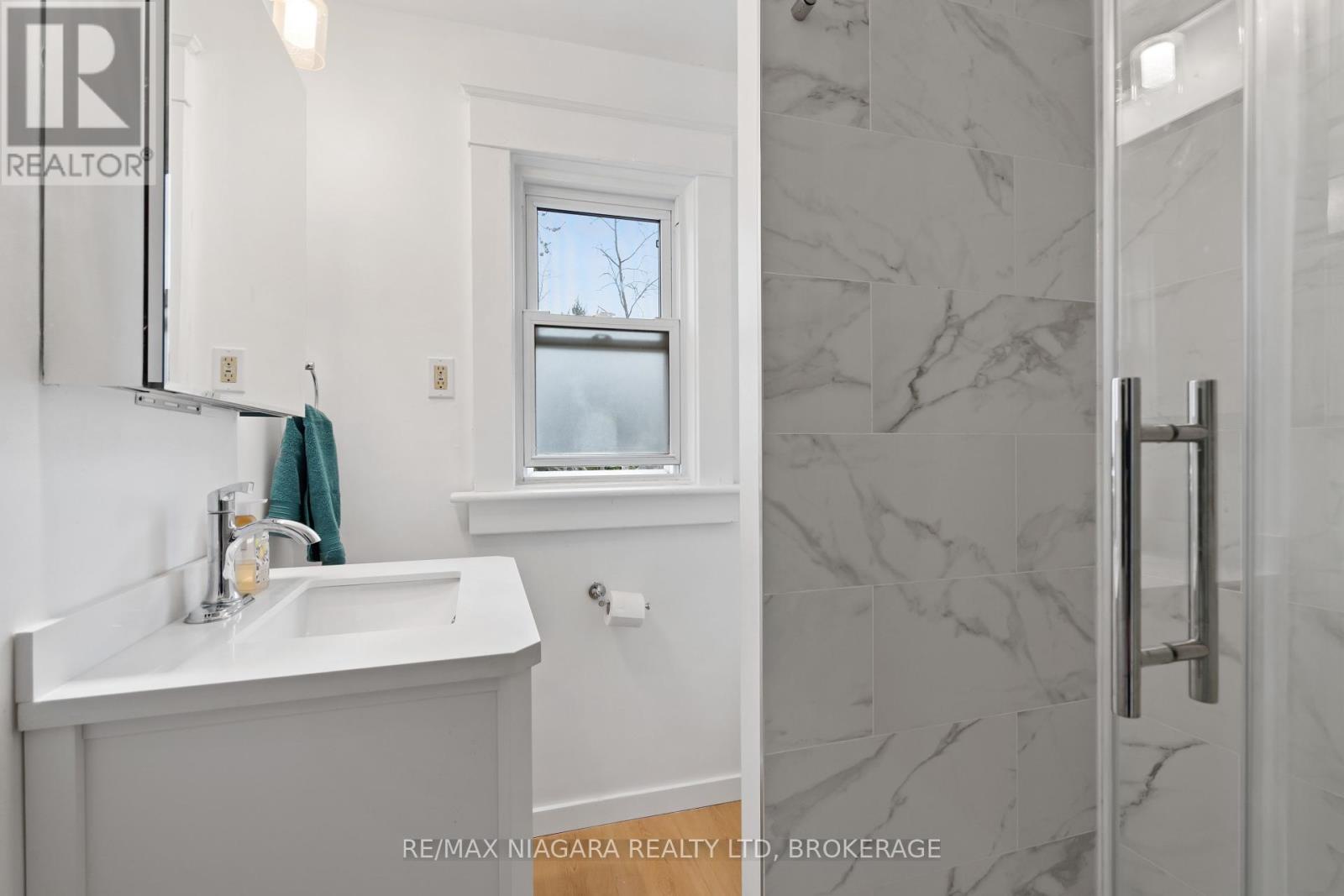 Photo 15 of 4761 Epworth Circle, Niagara Falls ON