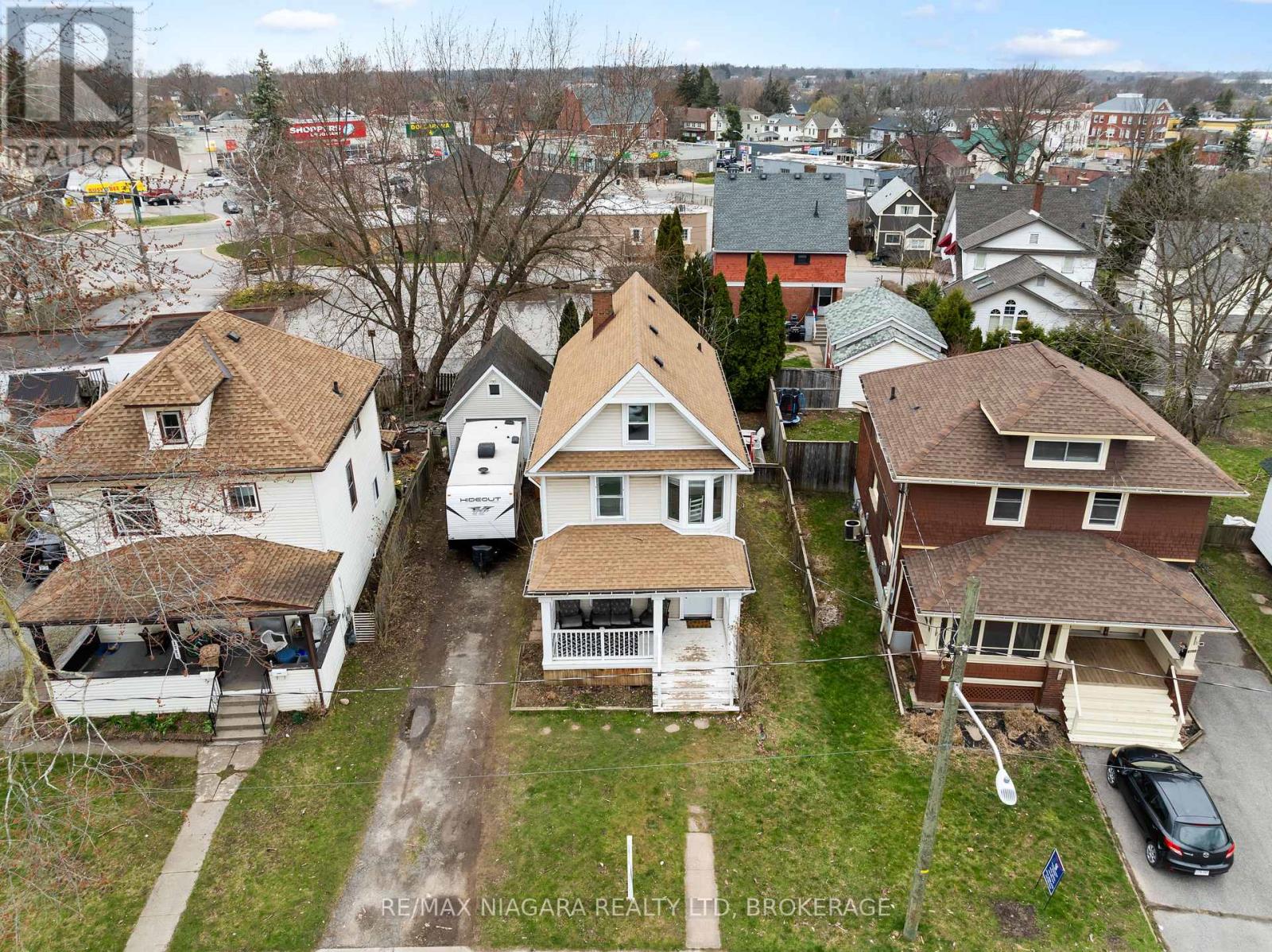 Photo 3 of 4761 Epworth Circle, Niagara Falls ON