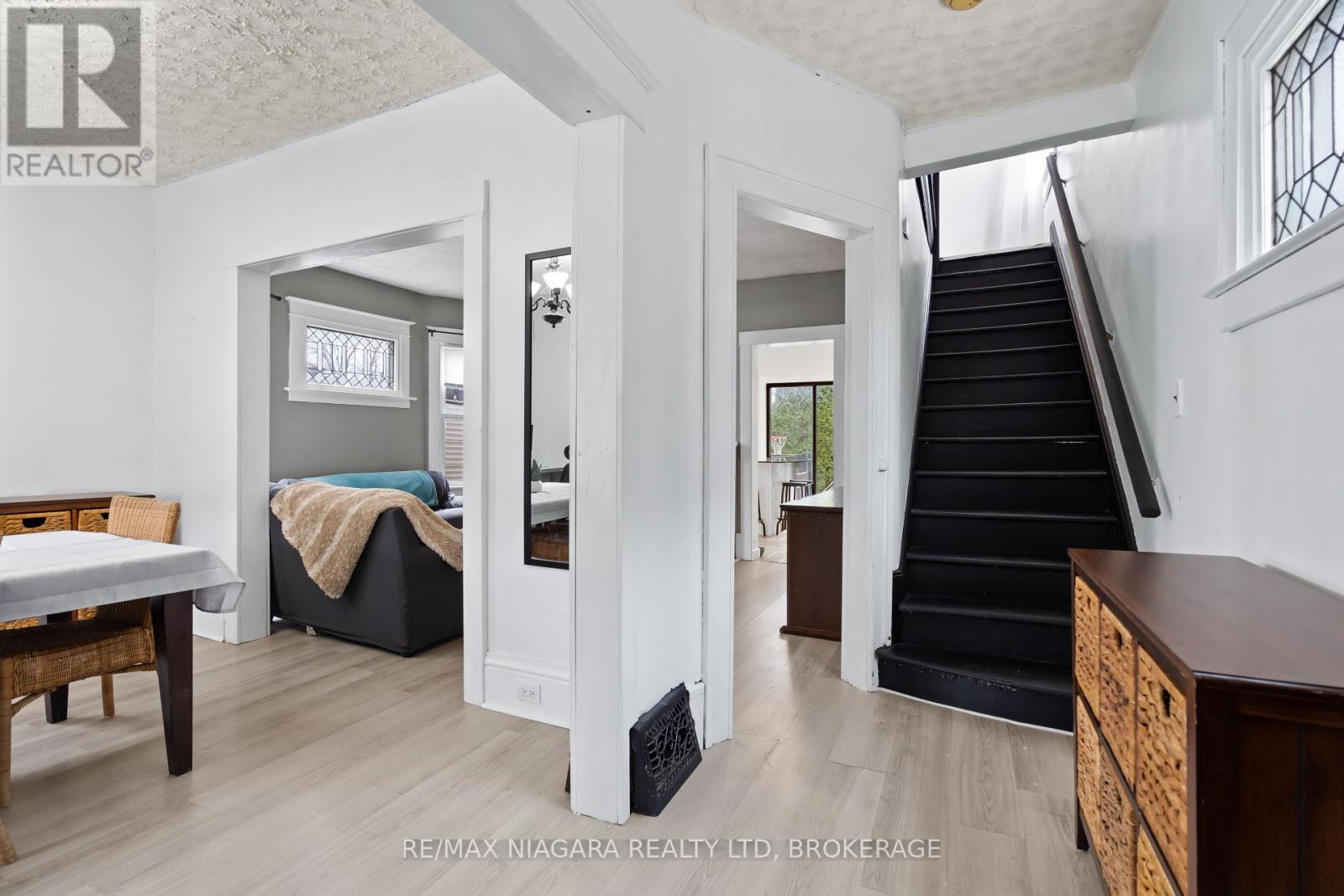 Photo 5 of 4761 Epworth Circle, Niagara Falls ON