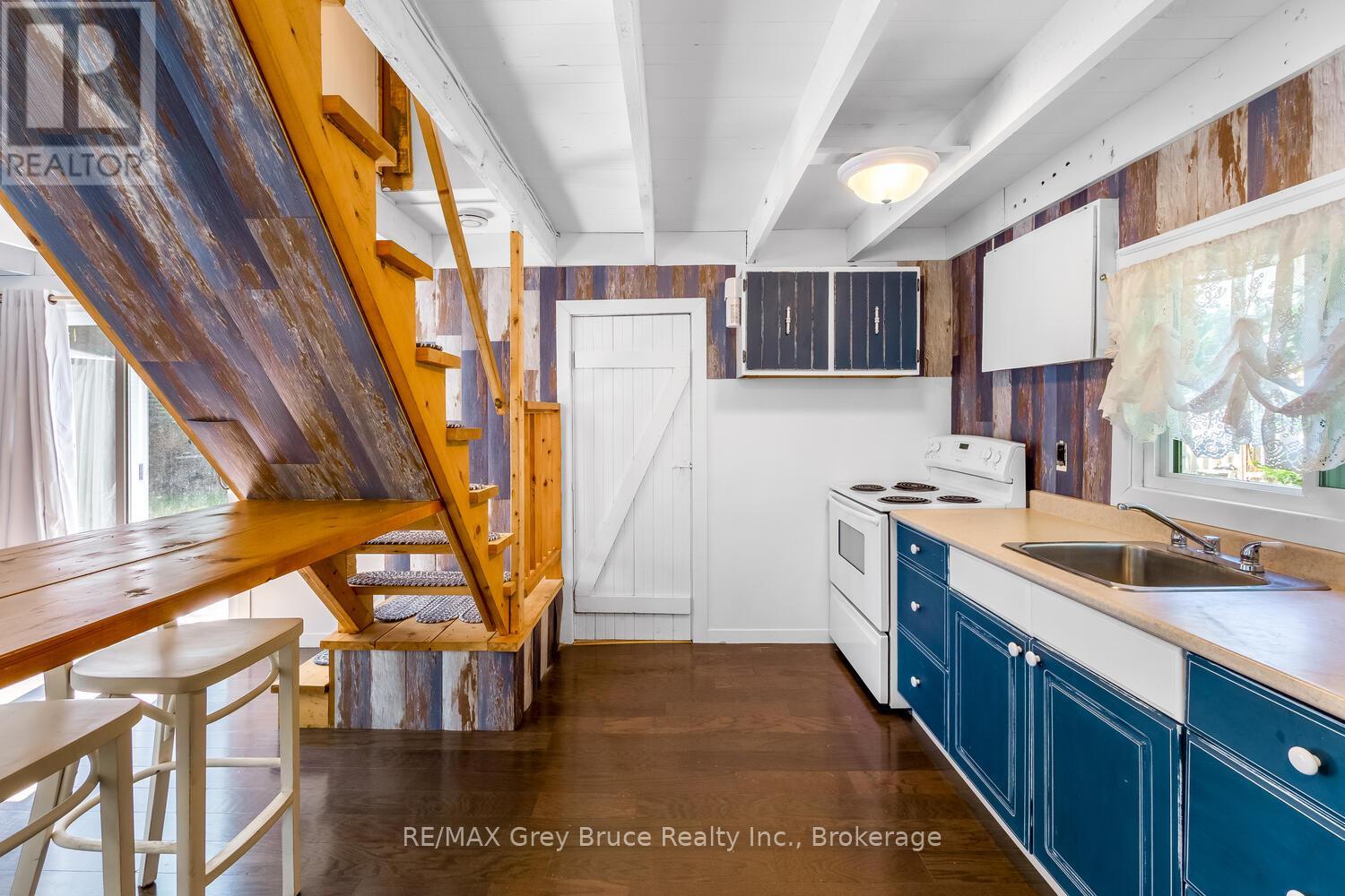 Photo 7 of 1106 King Edward Avenue, South Bruce Peninsula ON