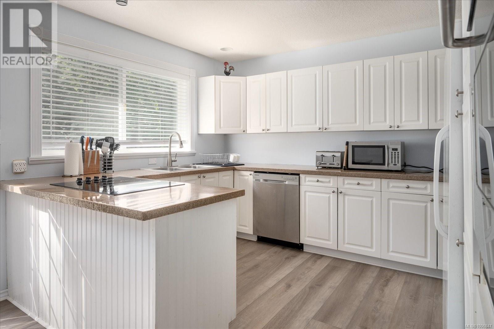 Photo 8 of 4672 Thompson Clarke Dr E, Bowser BC