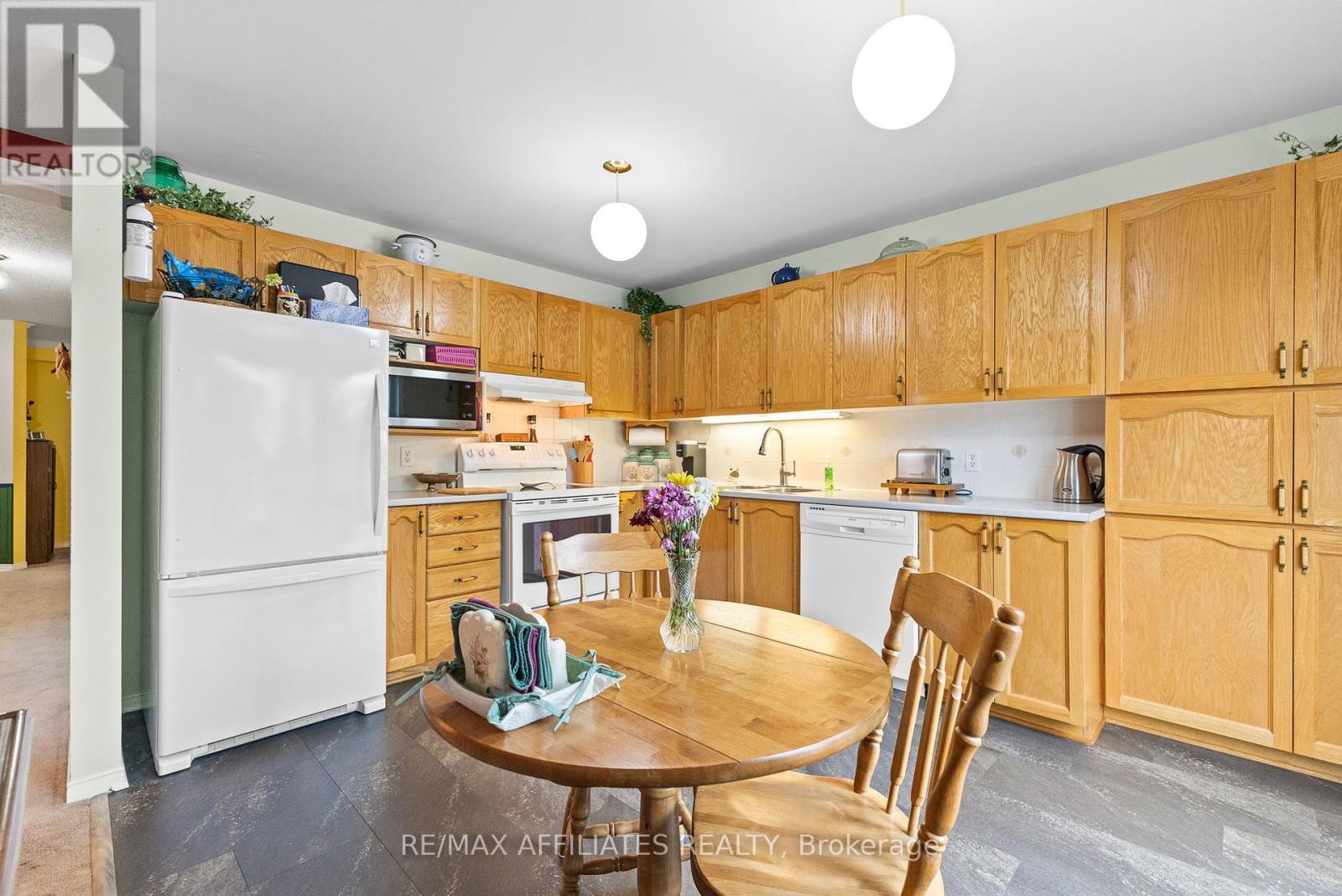 Photo 20 of 176 Windhurst Drive, Ottawa ON