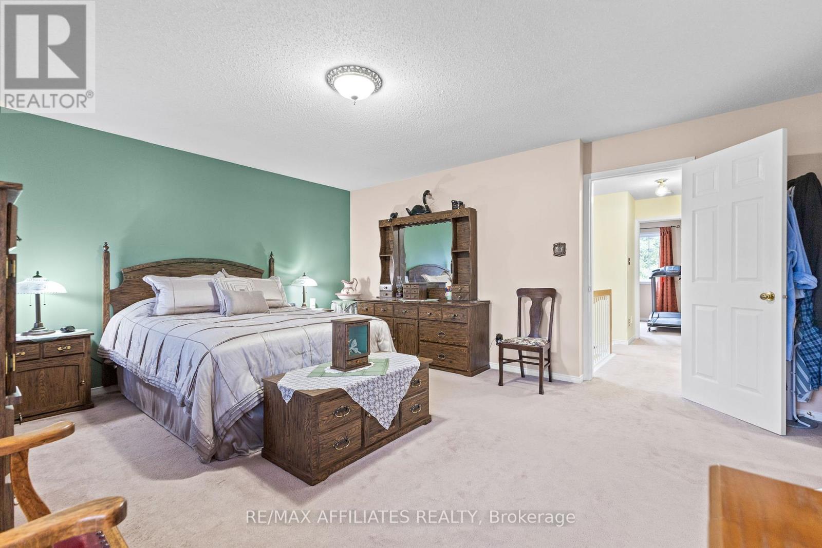 Photo 4 of 176 Windhurst Drive, Ottawa ON