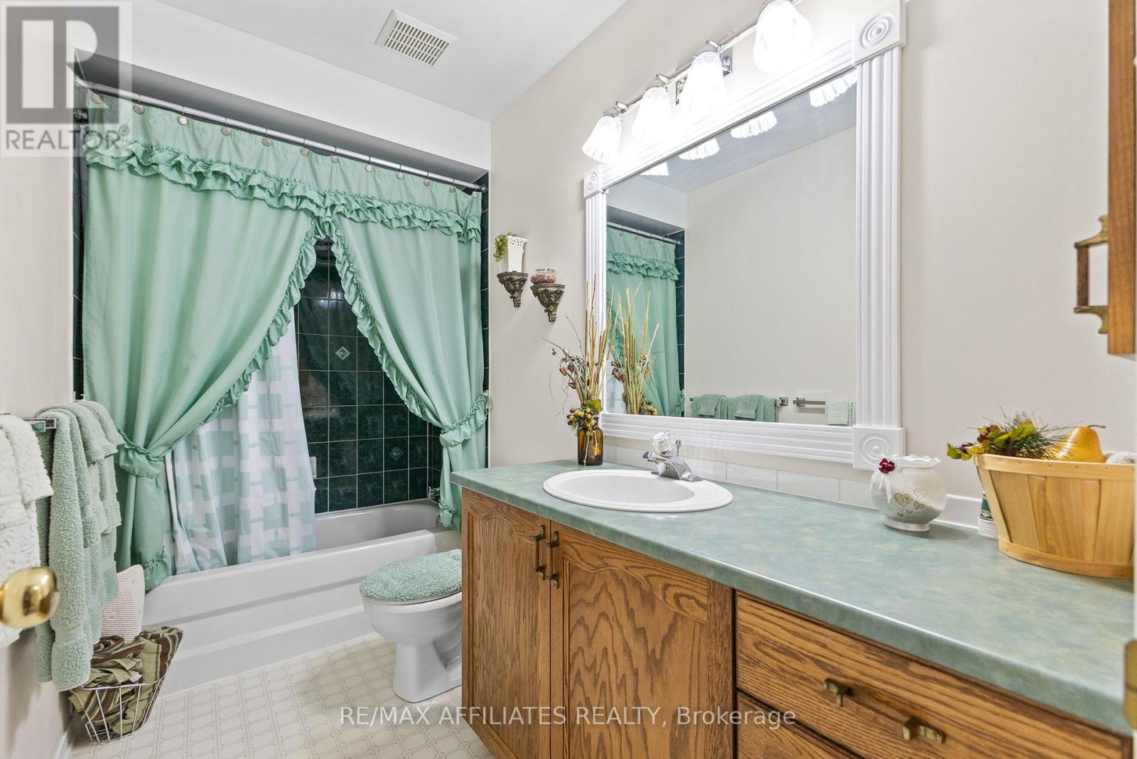 Photo 6 of 176 Windhurst Drive, Ottawa ON