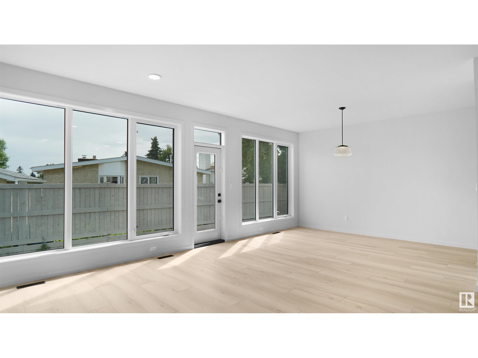 Photo 19 of 109 Elsinore Pl Nw, Edmonton AB