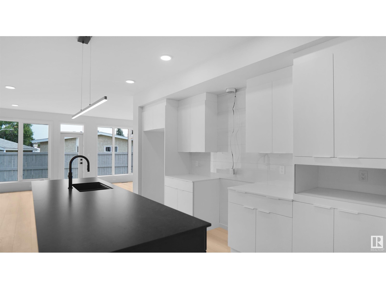 Photo 9 of 109 Elsinore Pl Nw, Edmonton AB