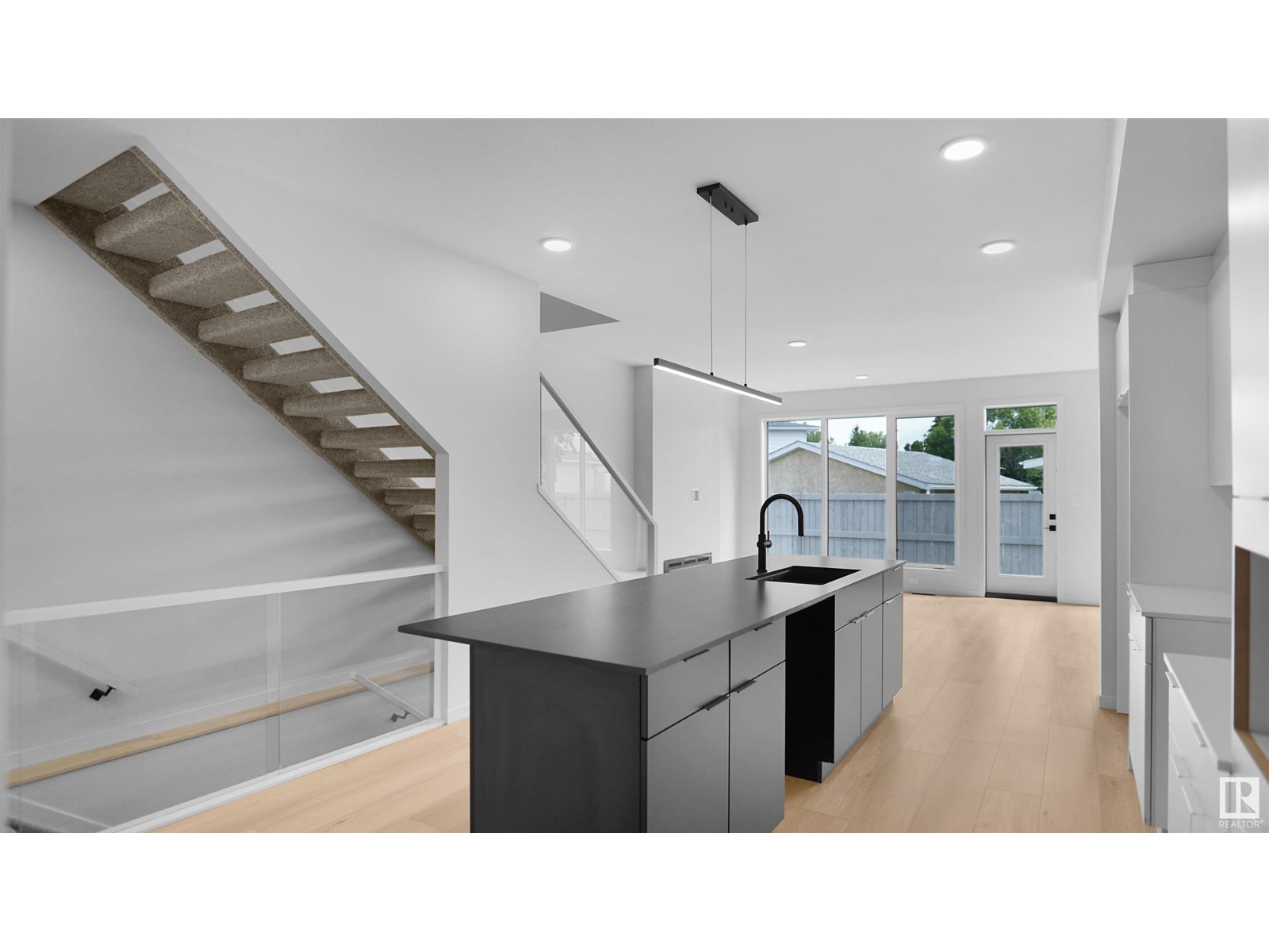 Photo 5 of 109 Elsinore Pl Nw, Edmonton AB