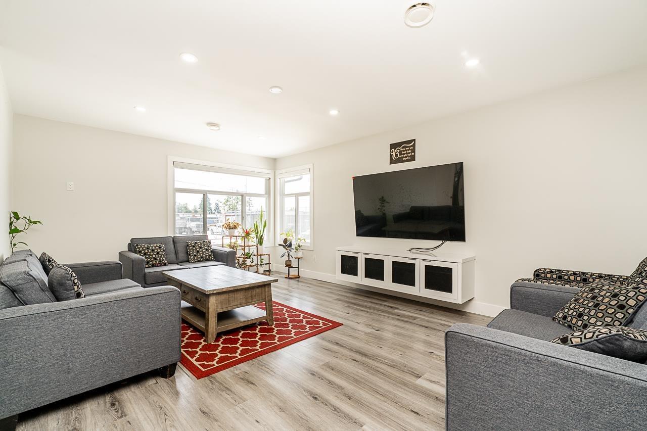 Photo 4 of 11553 83 Avenue, Delta BC