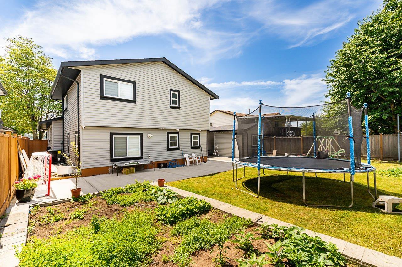 Photo 30 of 11553 83 Avenue, Delta BC