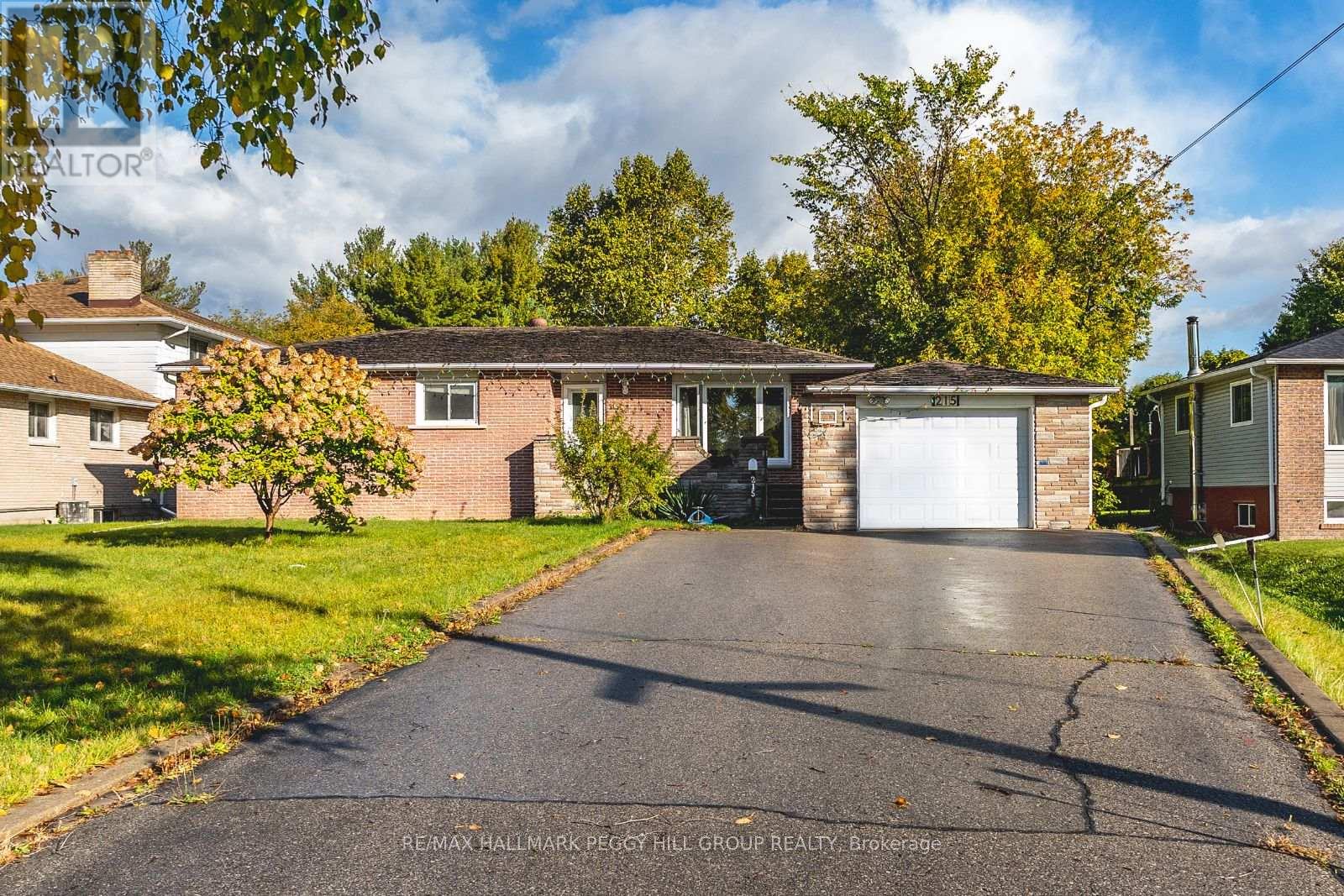Photo 4 of 215 Phillips Street, Barrie ON