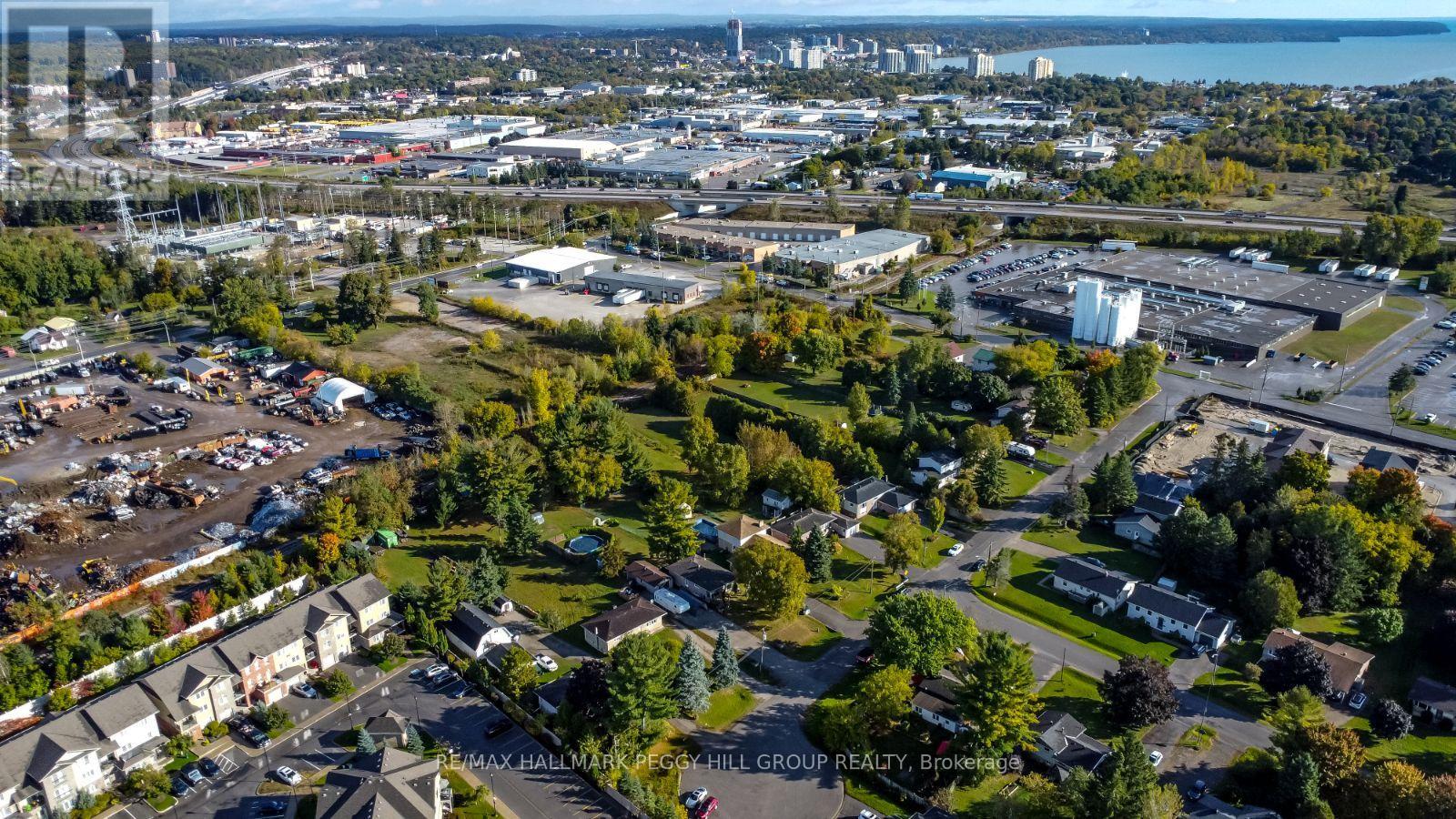 Photo 2 of 215 Phillips Street, Barrie ON
