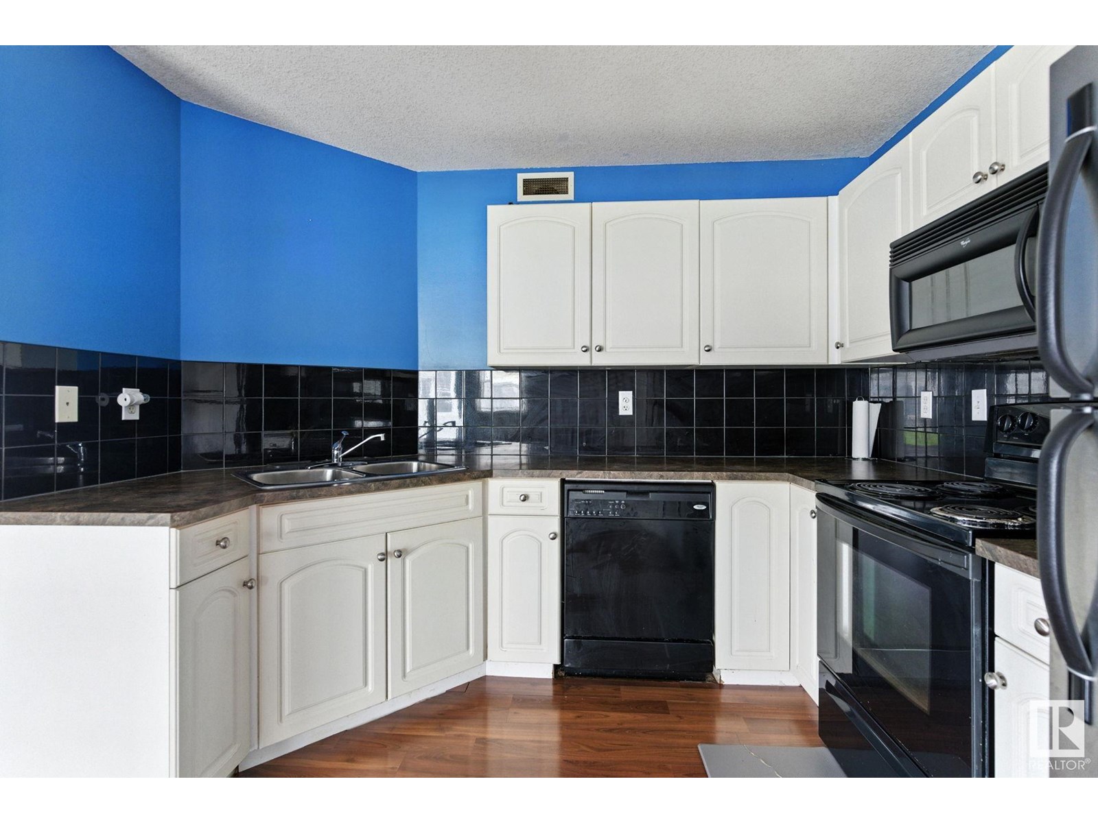 Photo 15 of 43 150 Edwards Dr Sw, Edmonton AB