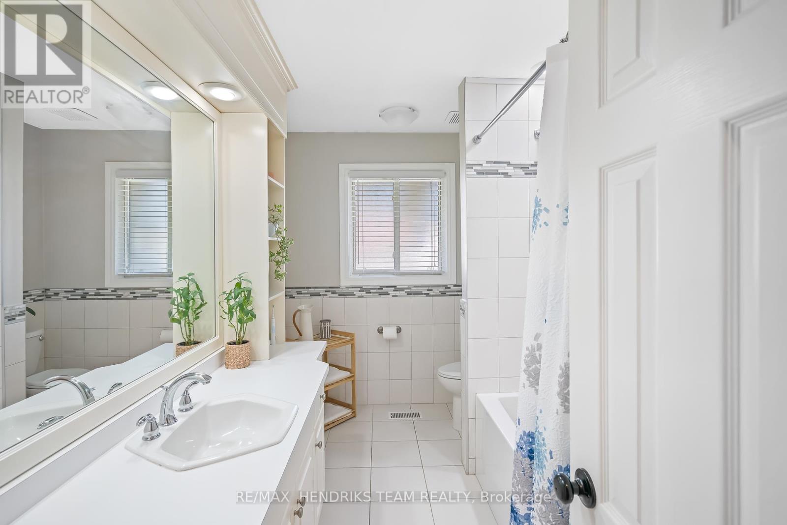 Photo 18 of 7 Kamla Drive, St Catharines ON