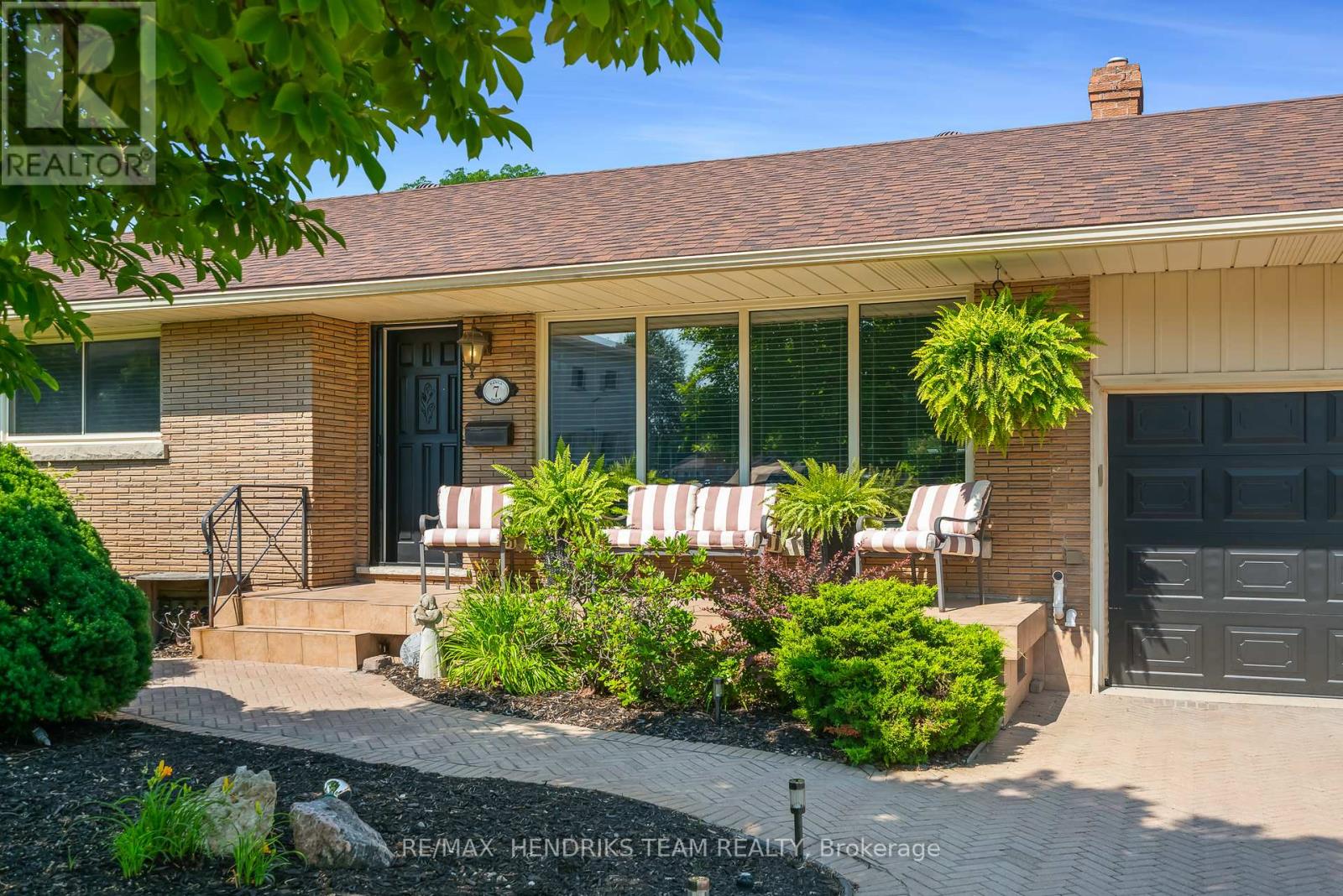 Photo 2 of 7 Kamla Drive, St Catharines ON
