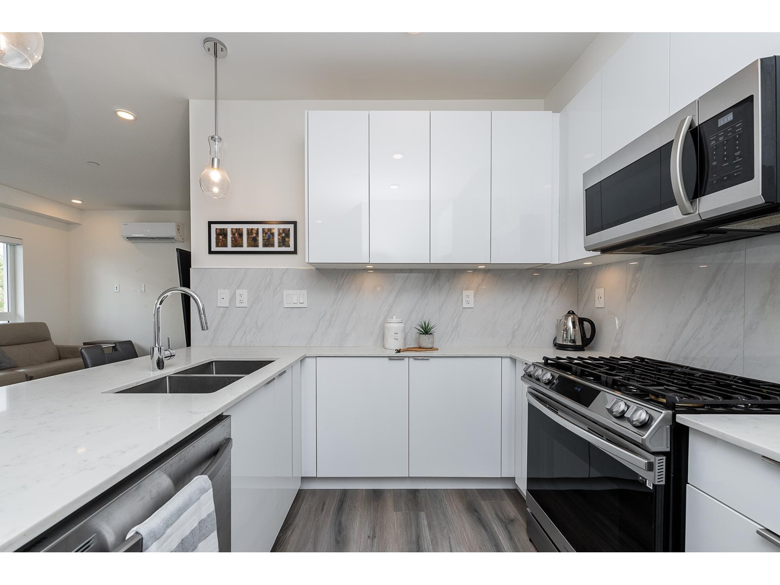 Photo 4 of A 303 8447 202 Street, Langley BC