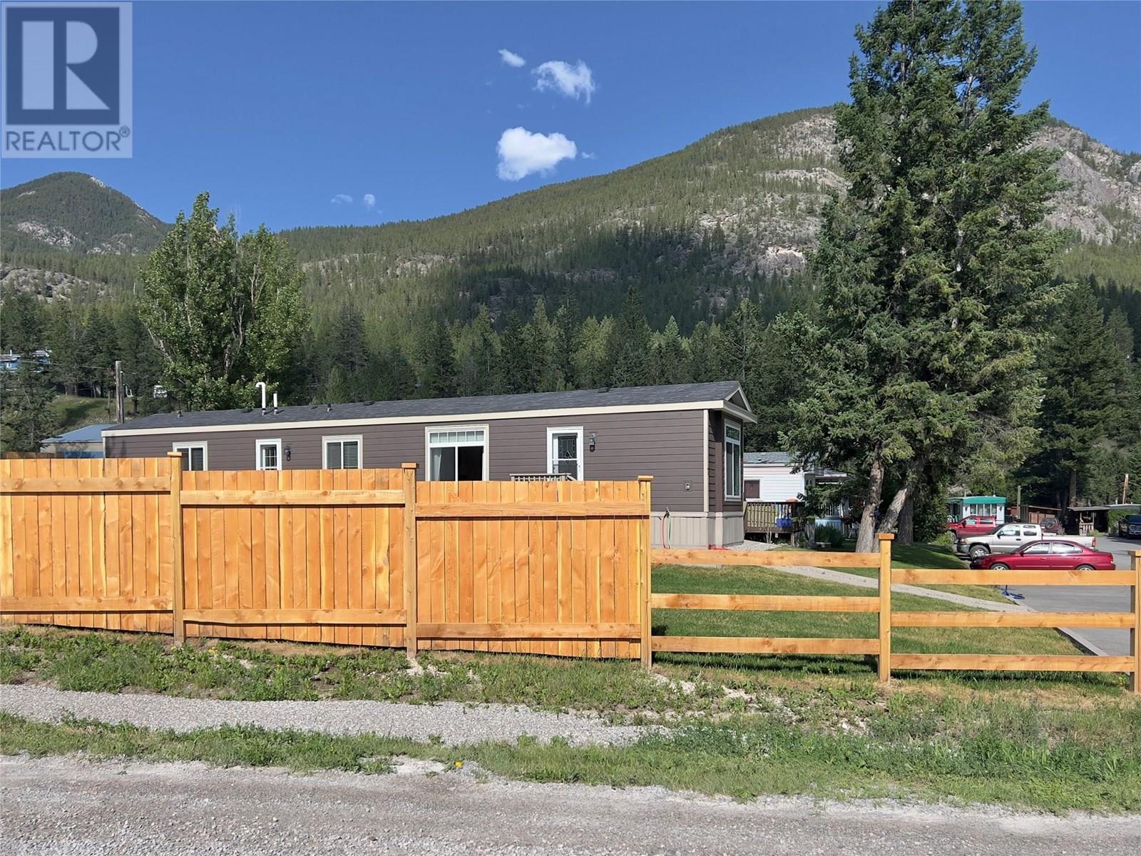 Photo 15 of 8614 Hwy 93 95 Highway Unit 6, Dry Gulch BC