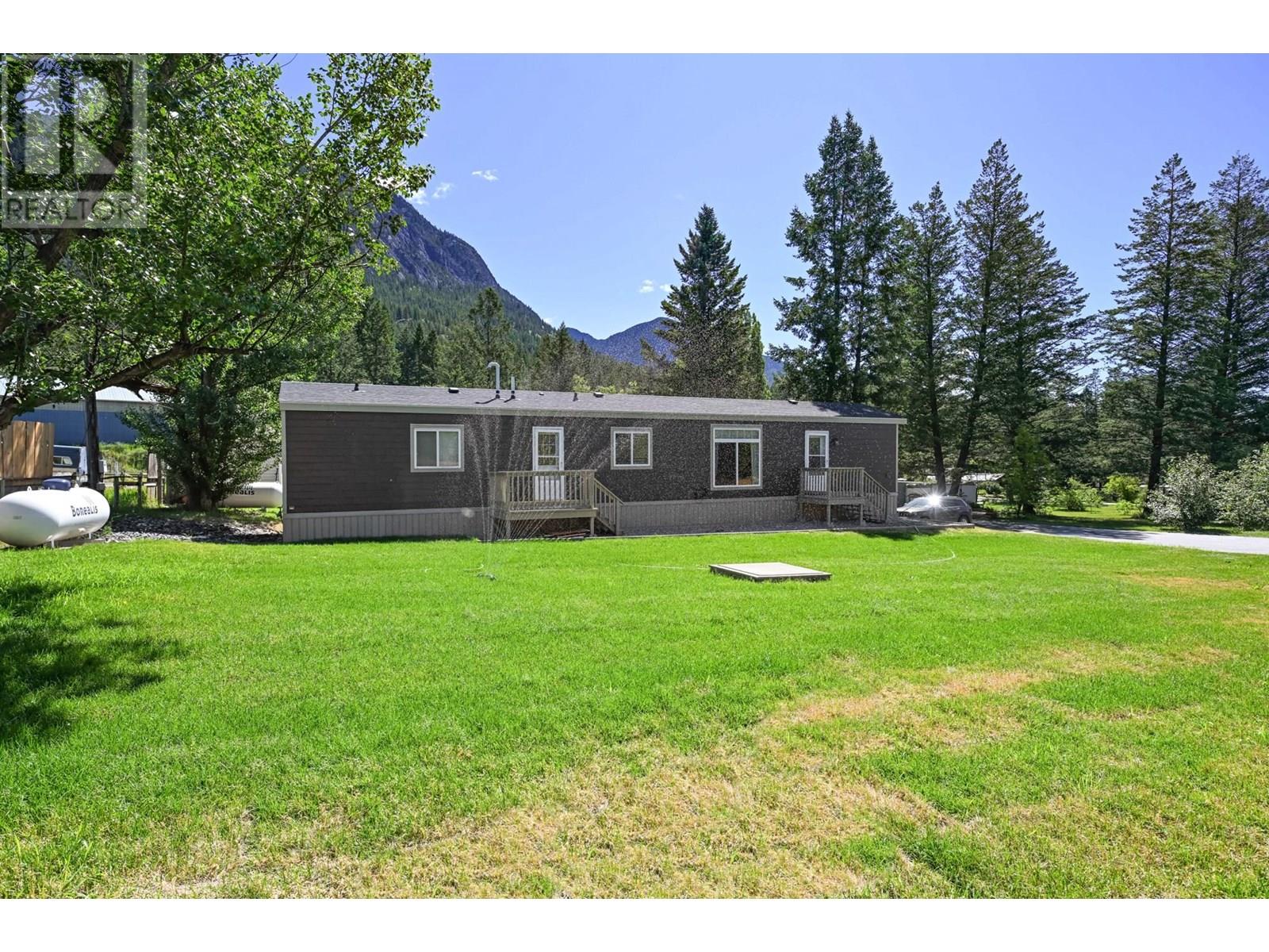 Photo 12 of 8614 Hwy 93 95 Highway Unit 6, Dry Gulch BC