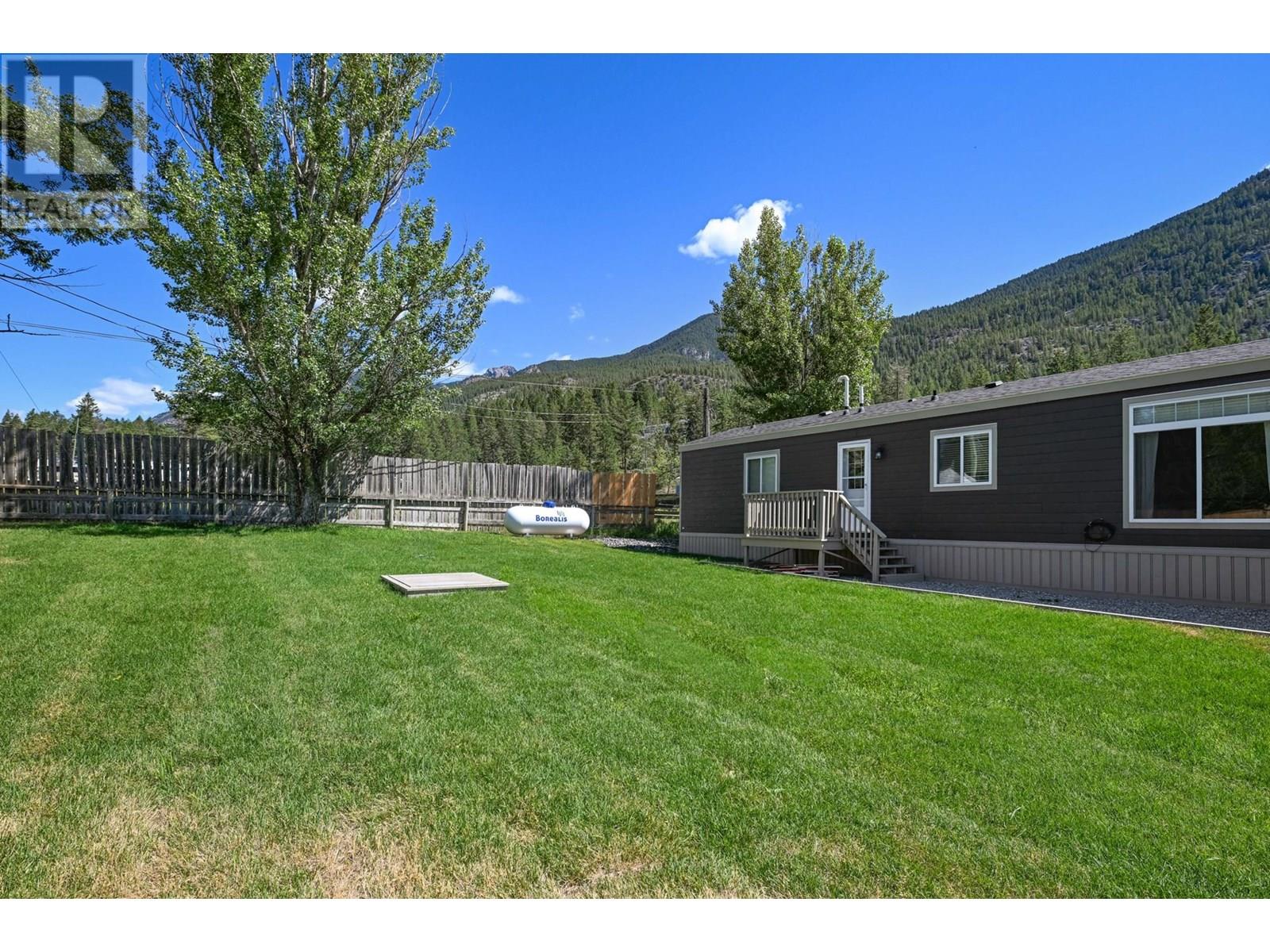 Photo 4 of 8614 Hwy 93 95 Highway Unit 6, Dry Gulch BC