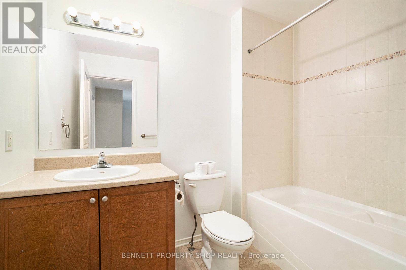 Photo 13 of 526 Pepperville Crescent N, Ottawa ON