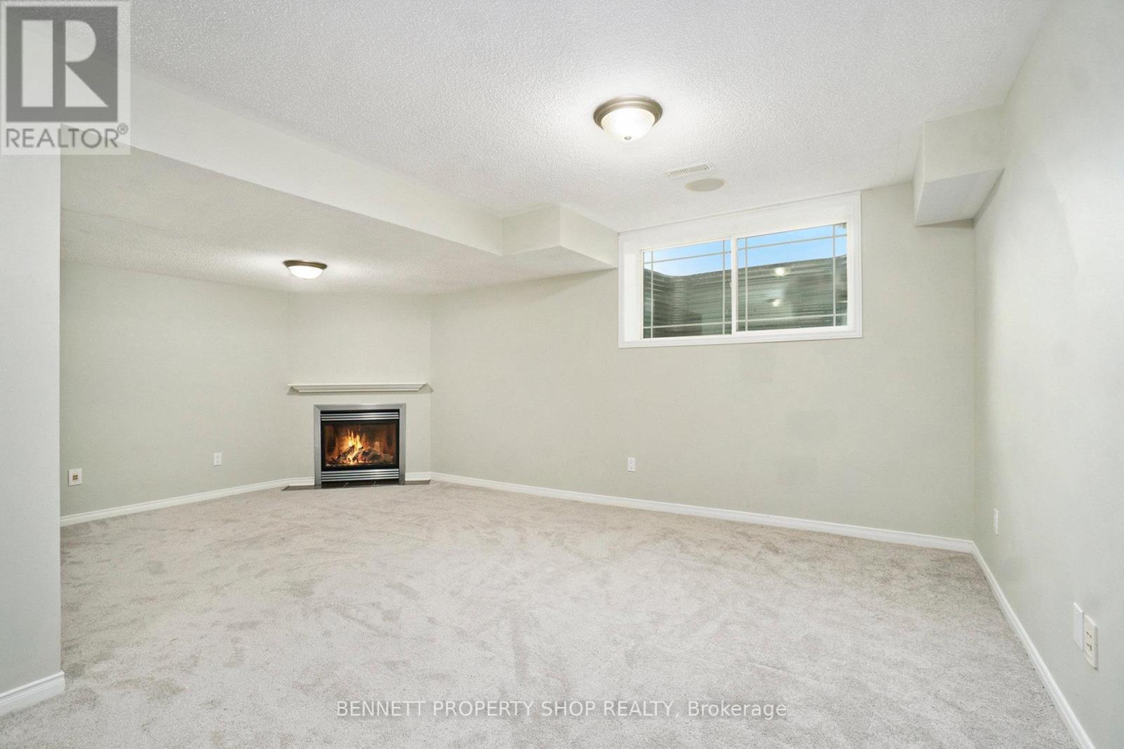 Photo 14 of 526 Pepperville Crescent N, Ottawa ON