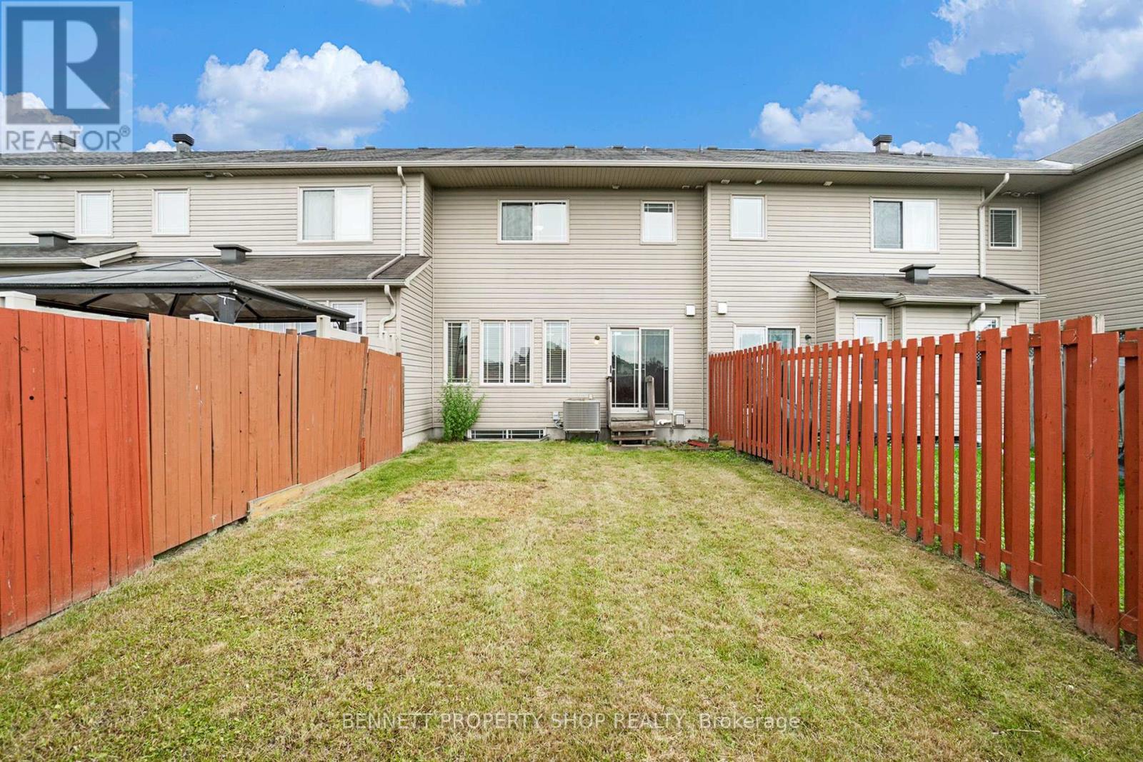 Photo 17 of 526 Pepperville Crescent N, Ottawa ON