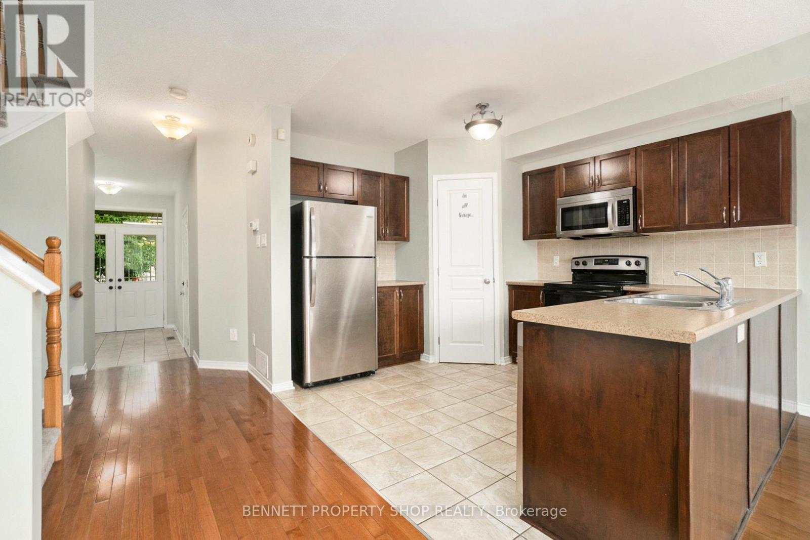 Photo 3 of 526 Pepperville Crescent N, Ottawa ON