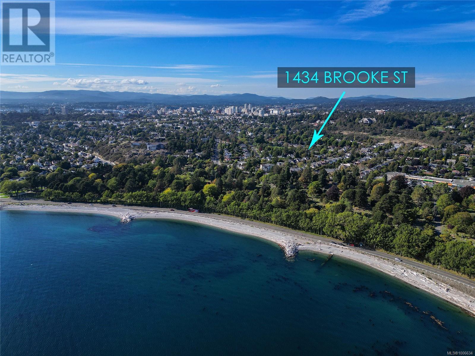 Photo 11 of 1 1434 Brooke St, Victoria BC