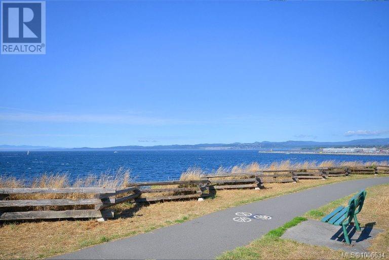 Photo 19 of 1 1434 Brooke St, Victoria BC