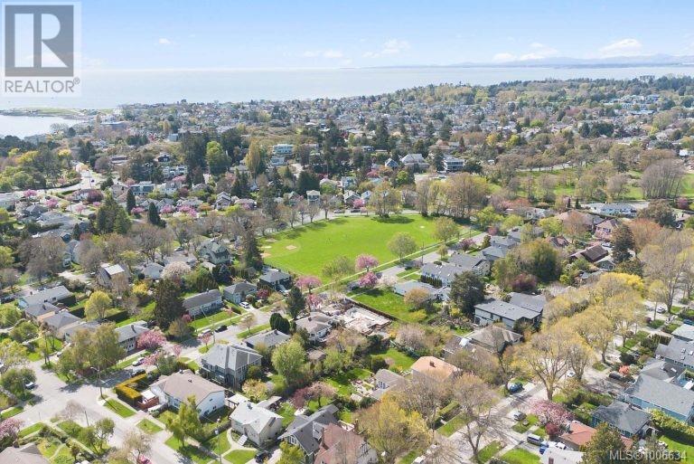 Photo 23 of 1 1434 Brooke St, Victoria BC
