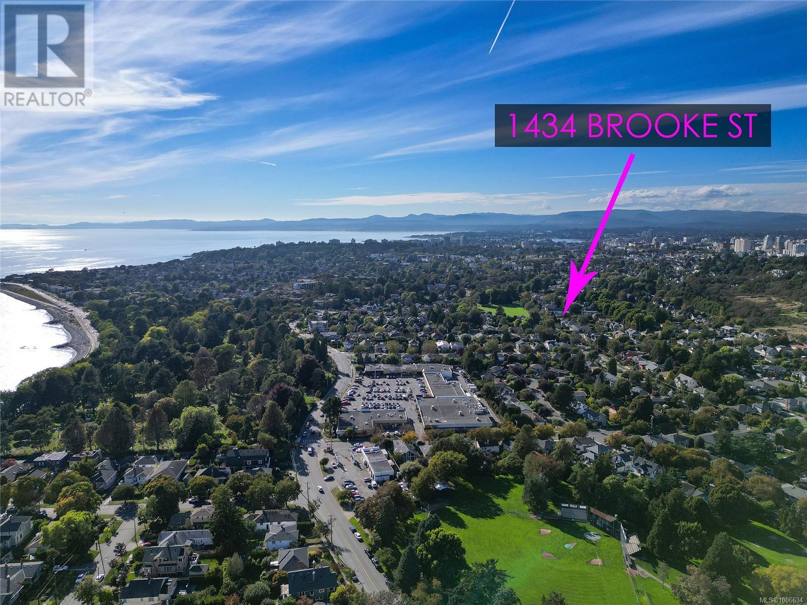 Photo 9 of 1 1434 Brooke St, Victoria BC