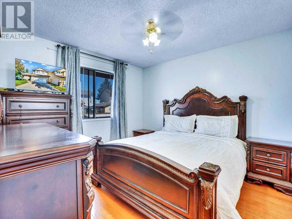 Single Family House Bungalow for Sale in   Avenue NE Abbeydale Calgary 