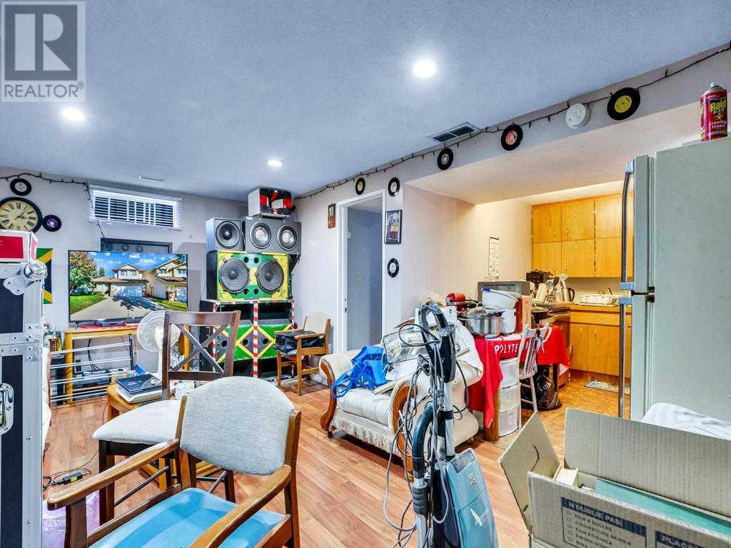 Single Family House Bungalow for Sale in   Avenue NE Abbeydale Calgary 