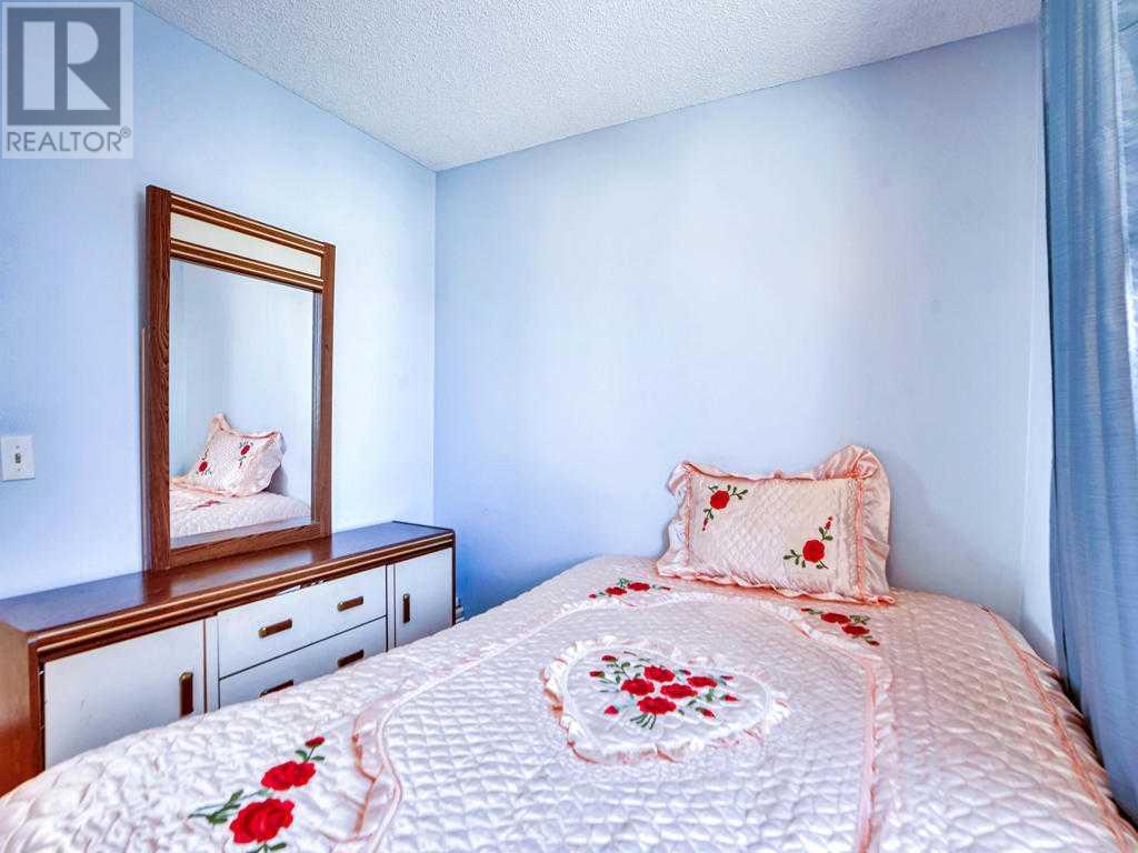 Single Family House Bungalow for Sale in   Avenue NE Abbeydale Calgary 
