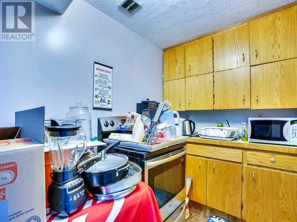 Single Family House Bungalow for Sale in   Avenue NE Abbeydale Calgary 